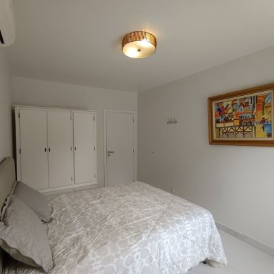 Casa Residencial com 440m², 4 quartos, 1 suíte, 3 garagens, no bairro Ingleses em Florianópolis