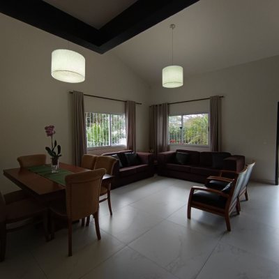 Casa Residencial com 440m², 4 quartos, 1 suíte, 3 garagens, no bairro Ingleses em Florianópolis