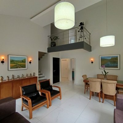 Casa Residencial com 440m², 4 quartos, 1 suíte, 3 garagens, no bairro Ingleses em Florianópolis