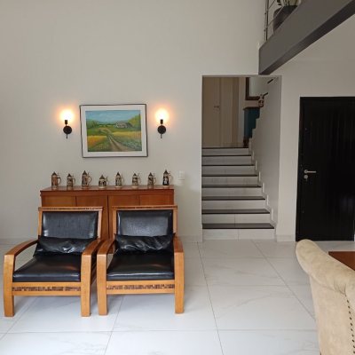 Casa Residencial com 440m², 4 quartos, 1 suíte, 3 garagens, no bairro Ingleses em Florianópolis