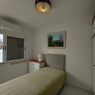 Casa Residencial com 440m², 4 quartos, 1 suíte, 3 garagens, no bairro Ingleses em Florianópolis