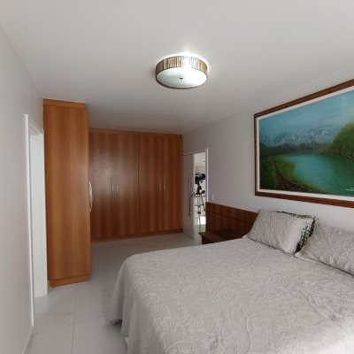 Casa Residencial com 440m², 4 quartos, 1 suíte, 3 garagens, no bairro Ingleses em Florianópolis