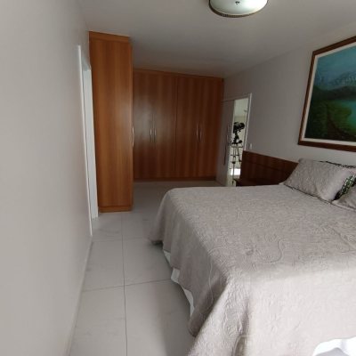 Casa Residencial com 440m², 4 quartos, 1 suíte, 3 garagens, no bairro Ingleses em Florianópolis