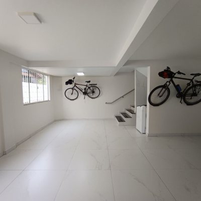 Casa Residencial com 440m², 4 quartos, 1 suíte, 3 garagens, no bairro Ingleses em Florianópolis