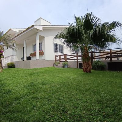 Casa Residencial com 440m², 4 quartos, 1 suíte, 3 garagens, no bairro Ingleses em Florianópolis