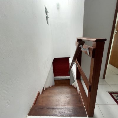 Casa Residencial com 350m², 5 quartos, 1 suíte, 4 garagens, no bairro Cachoeira Do Bom Jesus em Florianópolis