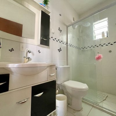 Casa Residencial com 350m², 5 quartos, 1 suíte, 4 garagens, no bairro Cachoeira Do Bom Jesus em Florianópolis