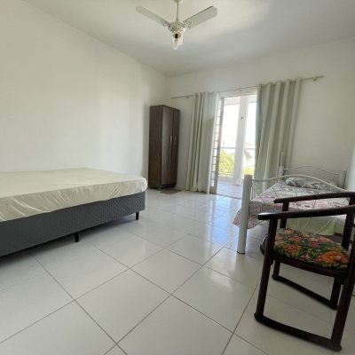 Casa Residencial com 350m², 5 quartos, 1 suíte, 4 garagens, no bairro Cachoeira Do Bom Jesus em Florianópolis