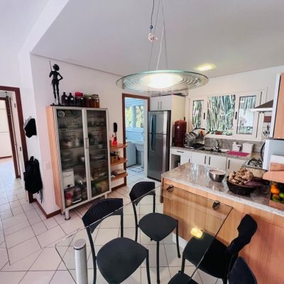 Apartamentos com 75m², 2 quartos, 1 suíte, 2 garagens, no bairro Lagoa Da Conceição em Florianópolis