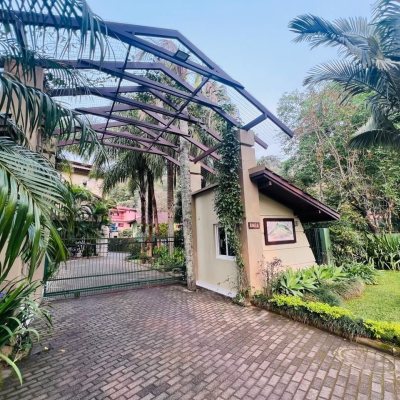 Apartamentos com 75m², 2 quartos, 1 suíte, 2 garagens, no bairro Lagoa Da Conceição em Florianópolis