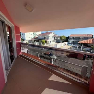 Casa Residencial com 278m², 4 quartos, 2 suítes, 2 garagens, no bairro Ponte Do Imaruim em Palhoça