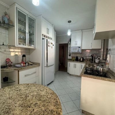 Casa Residencial com 278m², 4 quartos, 2 suítes, 2 garagens, no bairro Ponte Do Imaruim em Palhoça