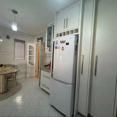 Casa Residencial com 278m², 4 quartos, 2 suítes, 2 garagens, no bairro Ponte Do Imaruim em Palhoça