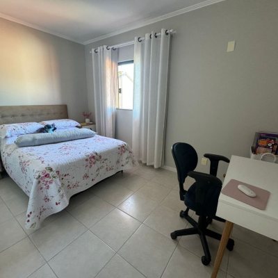 Casa Residencial com 278m², 4 quartos, 2 suítes, 2 garagens, no bairro Ponte Do Imaruim em Palhoça