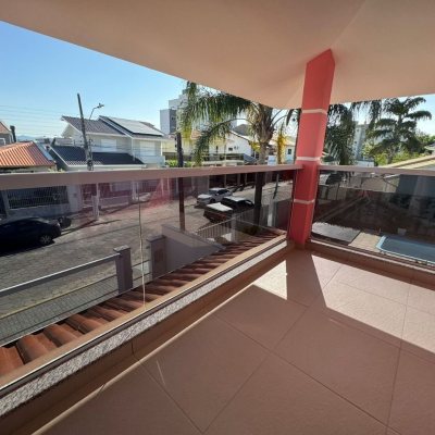 Casa Residencial com 278m², 4 quartos, 2 suítes, 2 garagens, no bairro Ponte Do Imaruim em Palhoça