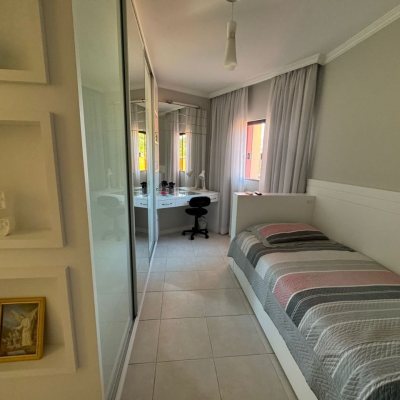 Casa Residencial com 278m², 4 quartos, 2 suítes, 2 garagens, no bairro Ponte Do Imaruim em Palhoça