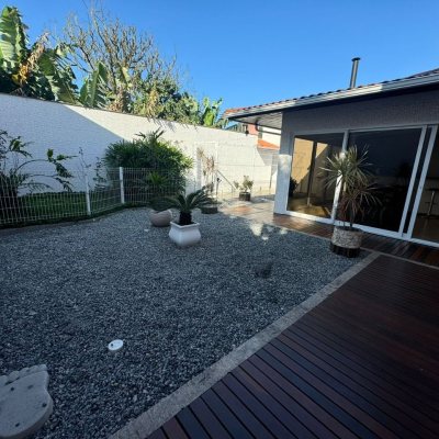 Casa Residencial com 278m², 4 quartos, 2 suítes, 2 garagens, no bairro Ponte Do Imaruim em Palhoça