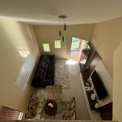 Casa Residencial com 278m², 4 quartos, 2 suítes, 2 garagens, no bairro Ponte Do Imaruim em Palhoça