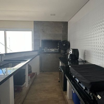 Casa Residencial com 278m², 4 quartos, 2 suítes, 2 garagens, no bairro Ponte Do Imaruim em Palhoça