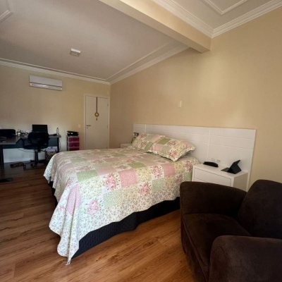 Casa Residencial com 278m², 4 quartos, 2 suítes, 2 garagens, no bairro Ponte Do Imaruim em Palhoça