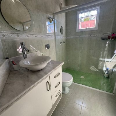 Casa Residencial com 278m², 4 quartos, 2 suítes, 2 garagens, no bairro Ponte Do Imaruim em Palhoça