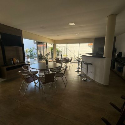 Casa Residencial com 278m², 4 quartos, 2 suítes, 2 garagens, no bairro Ponte Do Imaruim em Palhoça