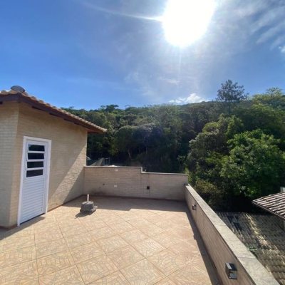 Casa Residencial com 209m², 4 quartos, 1 suíte, 2 garagens, no bairro Lagoa Da Conceição em Florianópolis