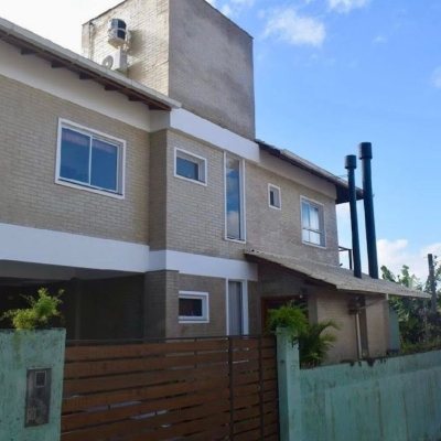 Casa Residencial com 209m², 4 quartos, 1 suíte, 2 garagens, no bairro Lagoa Da Conceição em Florianópolis
