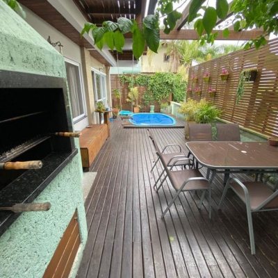 Casa Residencial com 209m², 4 quartos, 1 suíte, 2 garagens, no bairro Lagoa Da Conceição em Florianópolis