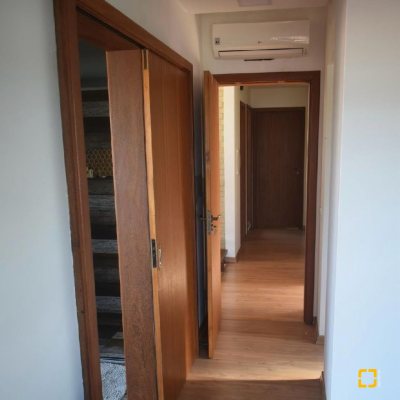 Casa Residencial com 209m², 4 quartos, 1 suíte, 2 garagens, no bairro Lagoa Da Conceição em Florianópolis