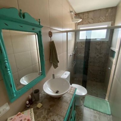 Casa Residencial com 209m², 4 quartos, 1 suíte, 2 garagens, no bairro Lagoa Da Conceição em Florianópolis