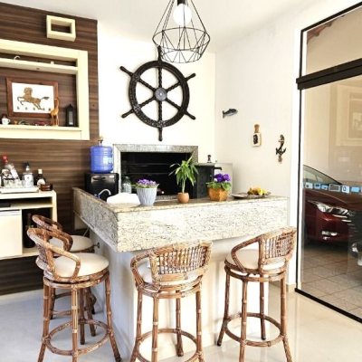 Casa Residencial com 228m², 3 quartos, 1 suíte, 3 garagens, no bairro Pantanal em Florianópolis