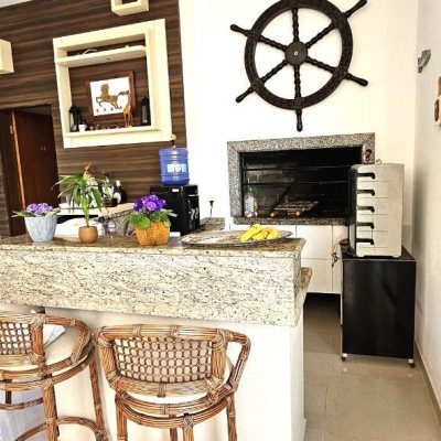 Casa Residencial com 228m², 3 quartos, 1 suíte, 3 garagens, no bairro Pantanal em Florianópolis