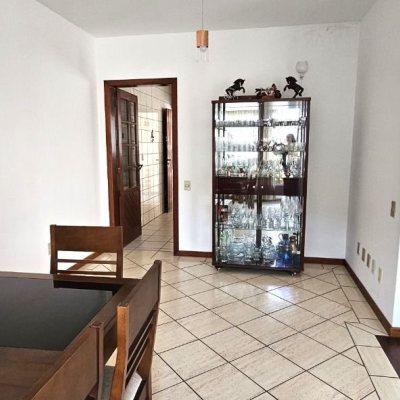 Casa Residencial com 228m², 3 quartos, 1 suíte, 3 garagens, no bairro Pantanal em Florianópolis