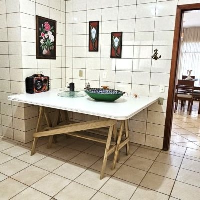 Casa Residencial com 228m², 3 quartos, 1 suíte, 3 garagens, no bairro Pantanal em Florianópolis