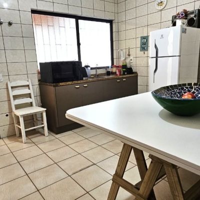 Casa Residencial com 228m², 3 quartos, 1 suíte, 3 garagens, no bairro Pantanal em Florianópolis