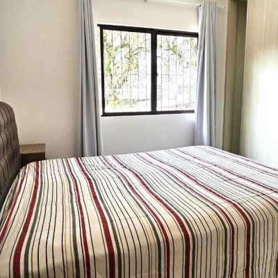 Casa Residencial com 228m², 3 quartos, 1 suíte, 3 garagens, no bairro Pantanal em Florianópolis