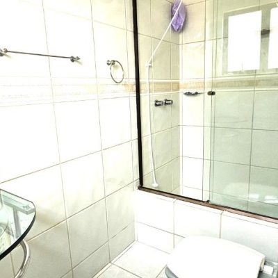 Casa Residencial com 228m², 3 quartos, 1 suíte, 3 garagens, no bairro Pantanal em Florianópolis