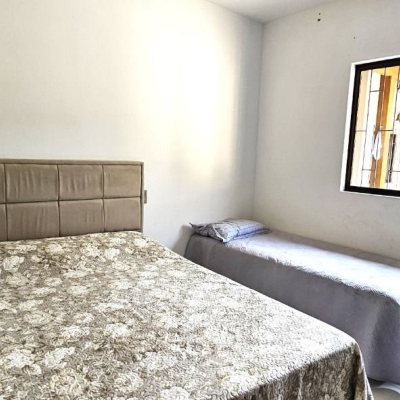 Casa Residencial com 228m², 3 quartos, 1 suíte, 3 garagens, no bairro Pantanal em Florianópolis