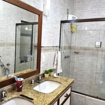 Casa Residencial com 228m², 3 quartos, 1 suíte, 3 garagens, no bairro Pantanal em Florianópolis