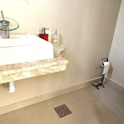 Casa Residencial com 228m², 3 quartos, 1 suíte, 3 garagens, no bairro Pantanal em Florianópolis