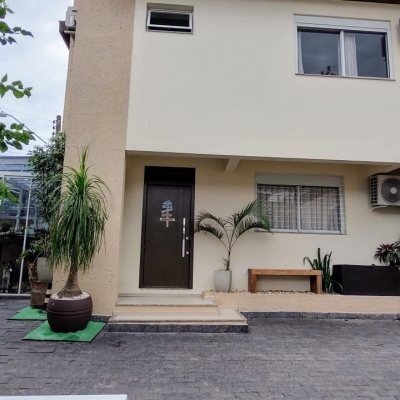 Casa Residencial com 97m², 3 quartos, 1 suíte, 3 garagens, no bairro Centro em Florianópolis