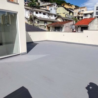 Casa Residencial com 97m², 3 quartos, 1 suíte, 3 garagens, no bairro Centro em Florianópolis