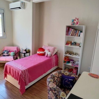 Casa Residencial com 97m², 3 quartos, 1 suíte, 3 garagens, no bairro Centro em Florianópolis