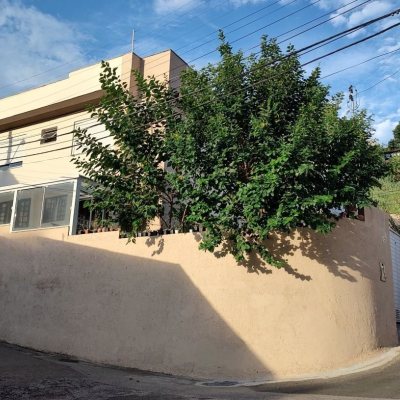Casa Residencial com 97m², 3 quartos, 1 suíte, 3 garagens, no bairro Centro em Florianópolis