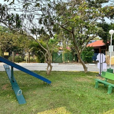 Terrenos Residenciais com 329m², no bairro Campeche em Florianópolis