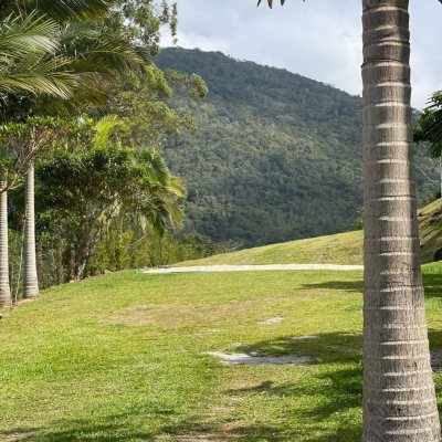 Casa Residencial com 350m², 4 quartos, 4 suítes, 8 garagens, no bairro São João Do Rio Vermelho em Florianópolis