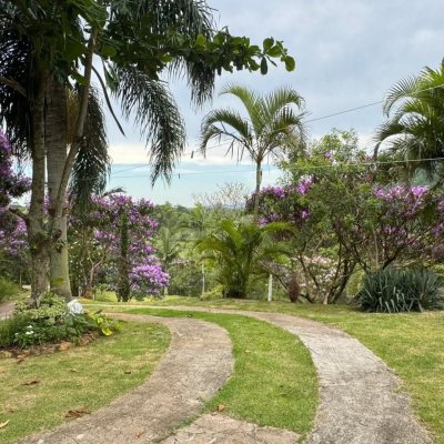 Casa Residencial com 350m², 4 quartos, 4 suítes, 8 garagens, no bairro São João Do Rio Vermelho em Florianópolis