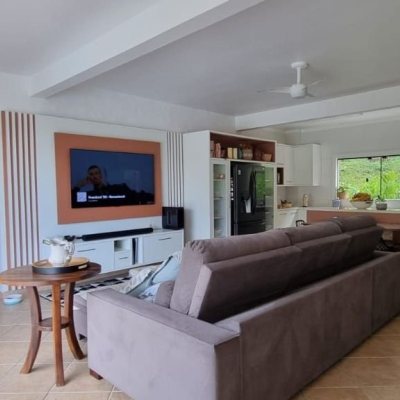 Casa Residencial com 350m², 4 quartos, 4 suítes, 8 garagens, no bairro São João Do Rio Vermelho em Florianópolis