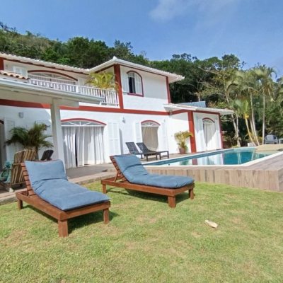 Casa Residencial com 350m², 4 quartos, 4 suítes, 8 garagens, no bairro São João Do Rio Vermelho em Florianópolis